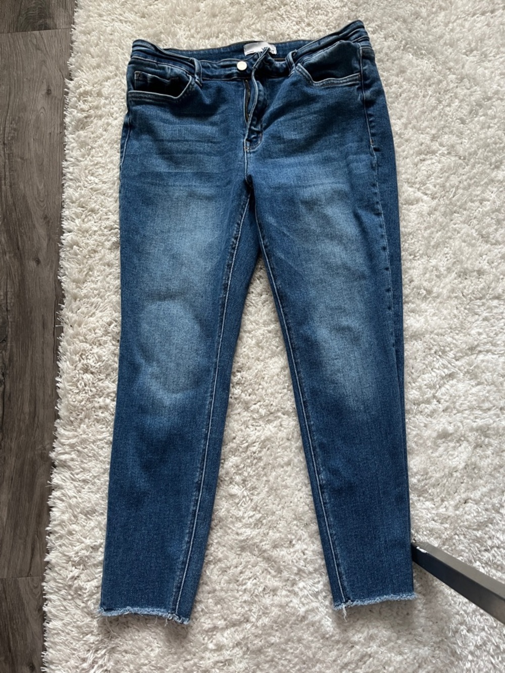 Ankle Crop Jeans in Dark Blue Wash — Women